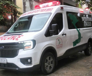 xe cấp cứu tái khám